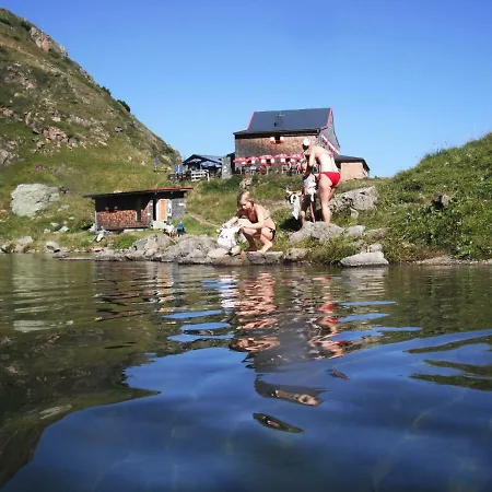 Haus Niedermoser בית הארחה